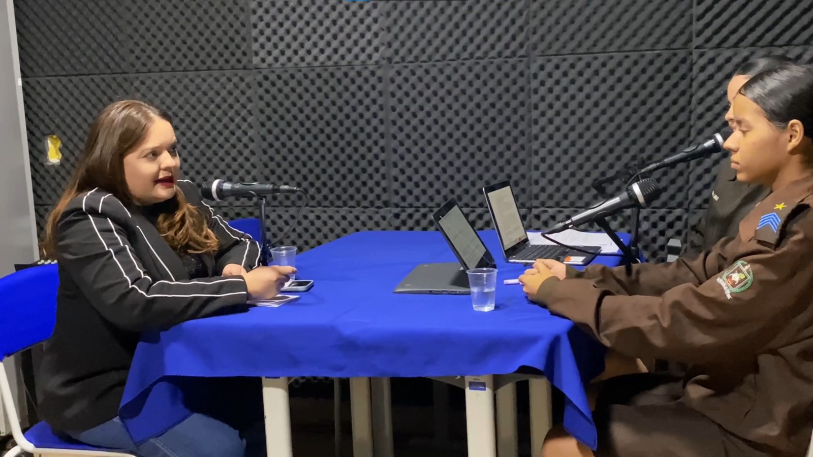 Rádio Ponto de Encontro: Alunos Criam Espaço de Expressão e Comunicação na Escola
