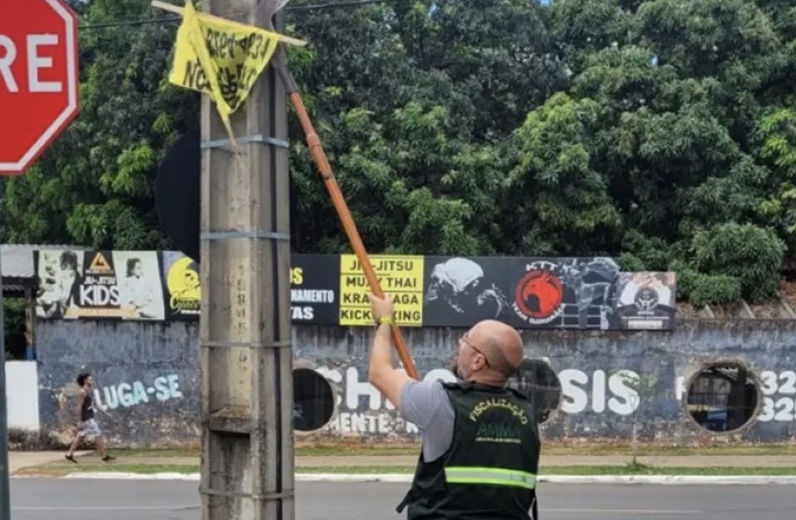 Caiado sanciona lei que combate poluição visual urbana em Goiás