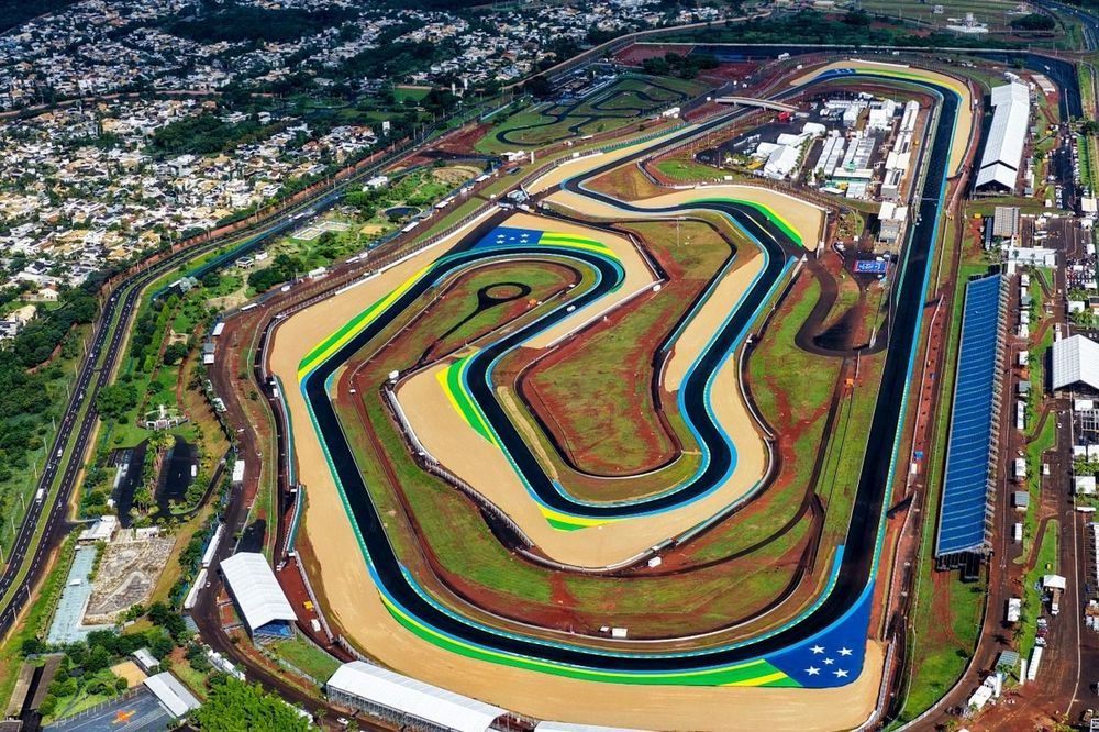 Pilotos da MotoGP realizam reconhecimento de pista em Goiânia antes do evento
