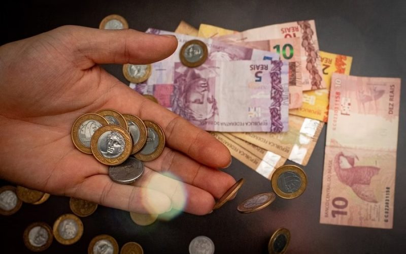 Governo inicia ressarcimento do antigo Fundo PIS/Pasep; saques vão até 2026