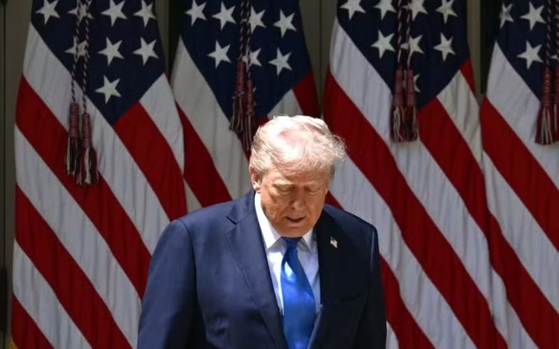 Trump sugere tarifa de 80% para China e acena com trégua na guerra comercial