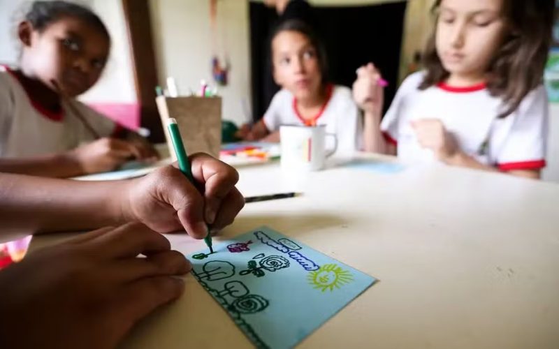 STF mantém proibição do homeschooling no DF e reforça que regulamentação é competência federal