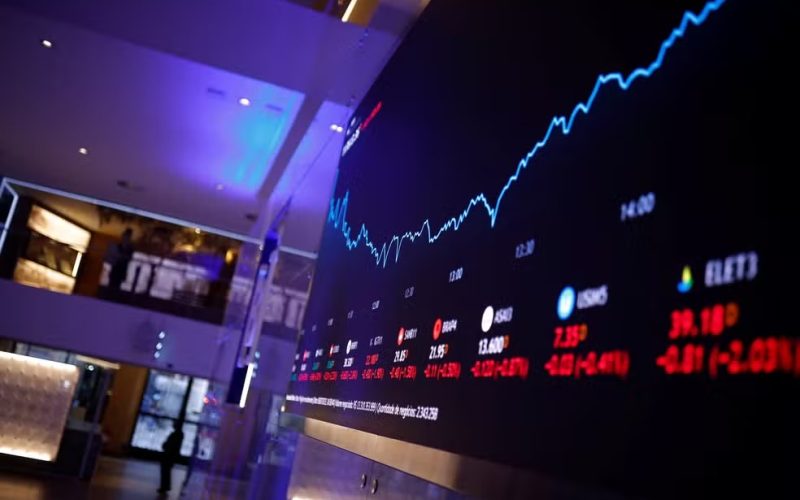 Ibovespa recua após recorde; ações do Banco do Brasil despencam com lucro abaixo do esperado