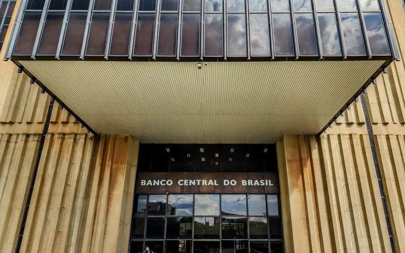 Banco Central reduz previsão de crescimento do PIB para 1,9% e alerta para inflação alta