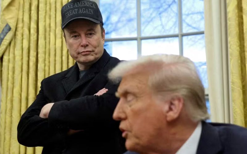 Elon Musk deixa governo Trump antes do previsto e critica tarifas que afetam Tesla