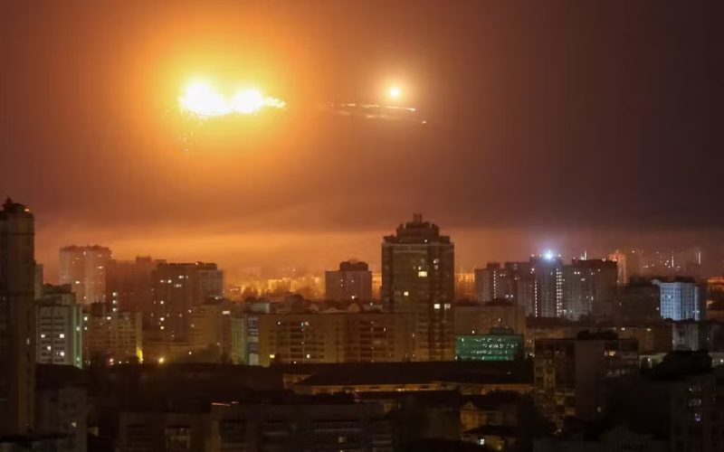 Trump critica ataque russo a Kiev e ameaça abandonar negociações de paz caso não haja avanço