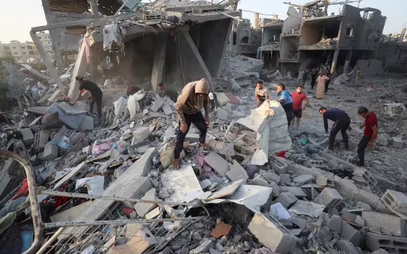 Israel intensifica ofensiva em Gaza e mata ao menos 80, incluindo 22 crianças