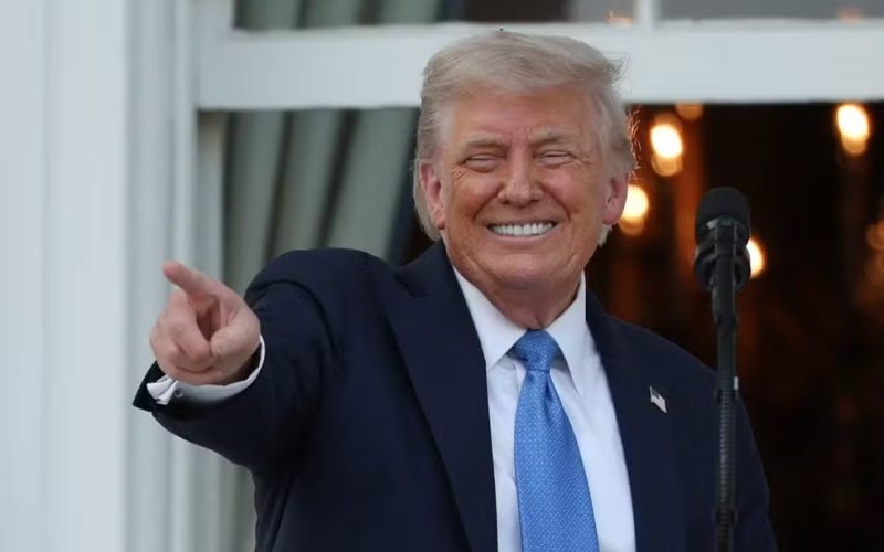 Senado dos EUA aprova megapacote de cortes de impostos proposto por Trump, que pode elevar dívida pública em trilhões