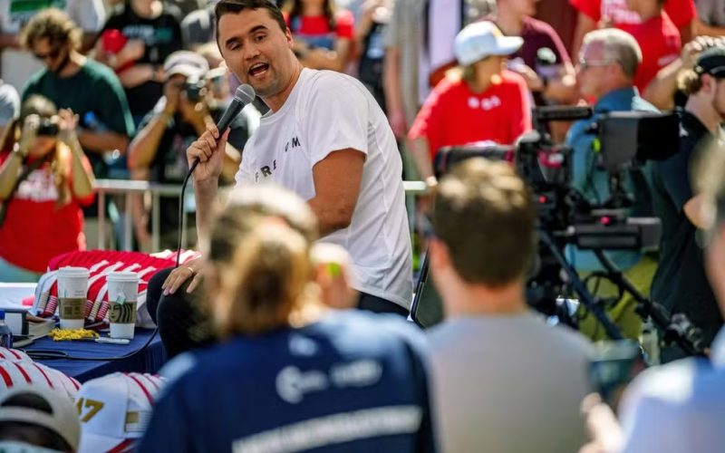 Charlie Kirk, influente ativista pró-Trump, morre baleado em evento nos EUA