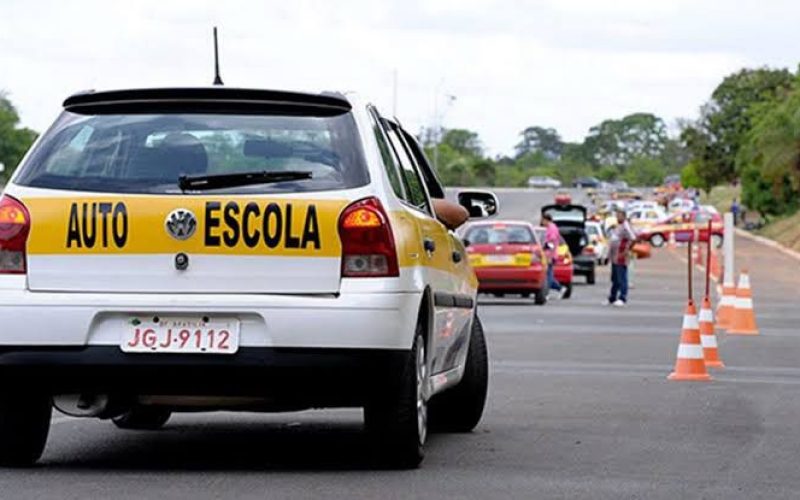 Flexibilização da CNH gera reação de autoescolas e pode parar na Justiça