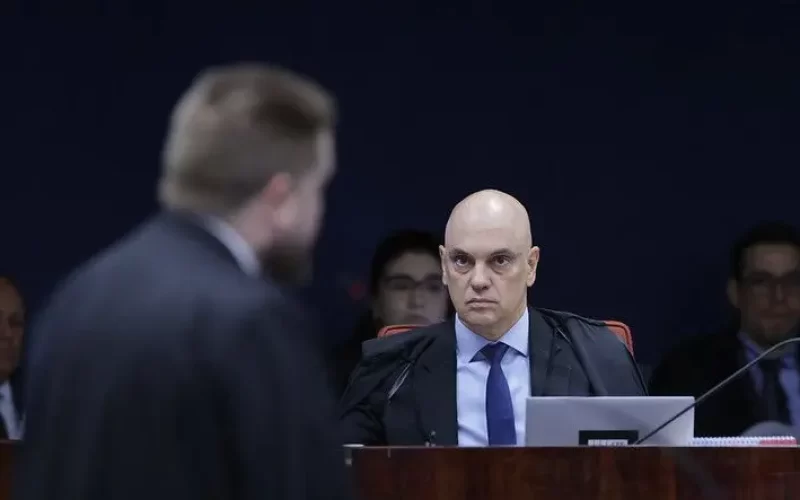 Defesa de Bolsonaro ataca Moraes e fala em julgamento político no STF
