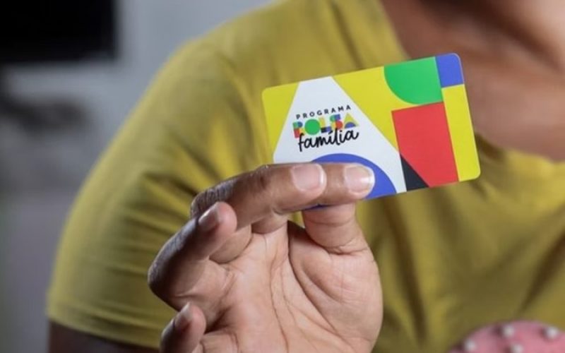 Bolsa Família de maio começa a ser pago na segunda (19); valor mínimo é de R$ 600 por família