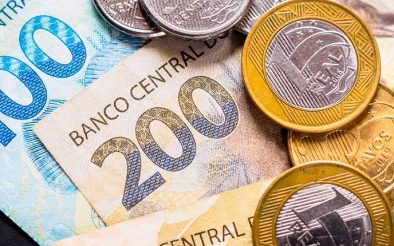 Bancos preveem inflação acima da meta em 2025 e veem risco de novo estouro no controle de preços