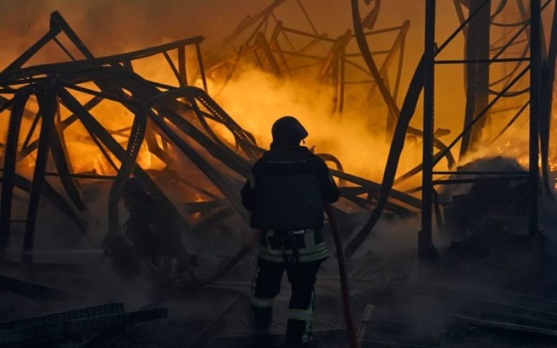 Rússia ataca Kiev horas após Ucrânia aceitar proposta dos EUA para cessar-fogo