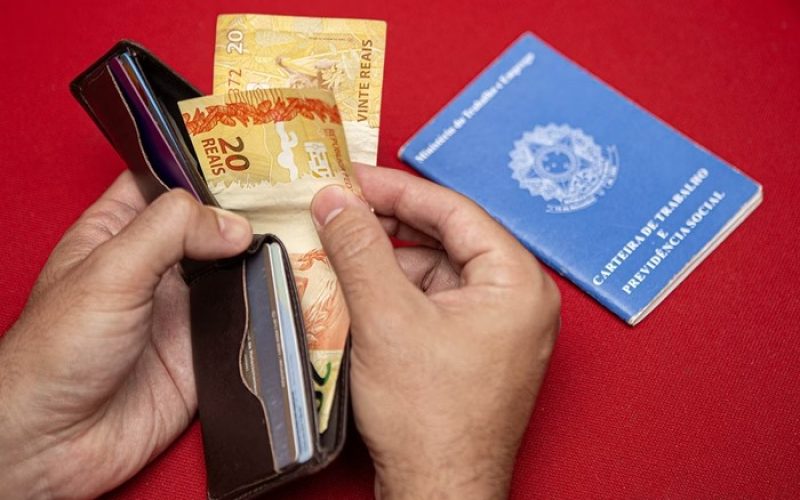 Consignado CLT permitirá troca de dívidas caras por crédito mais barato a partir de 6 de maio