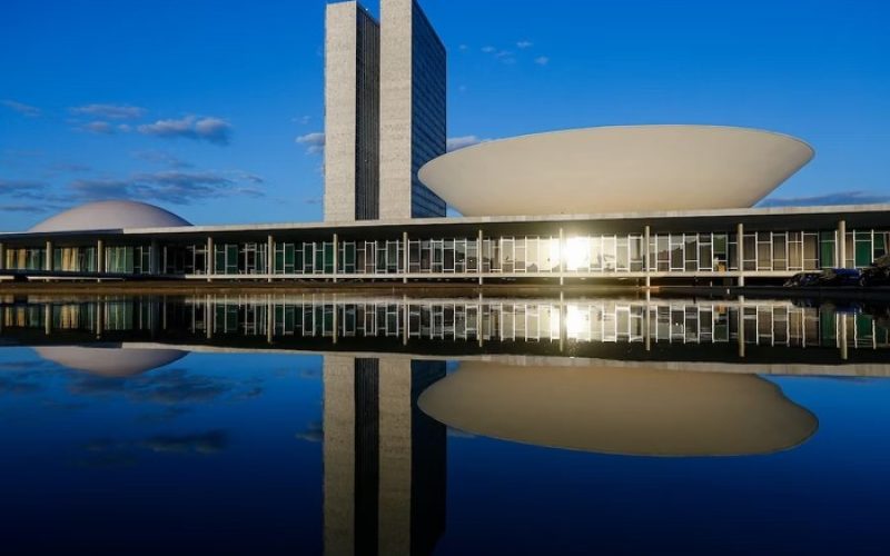 Orçamento de 2025 prevê R$ 7,3 bilhões em “emendas Pix”, alvo de debate no STF