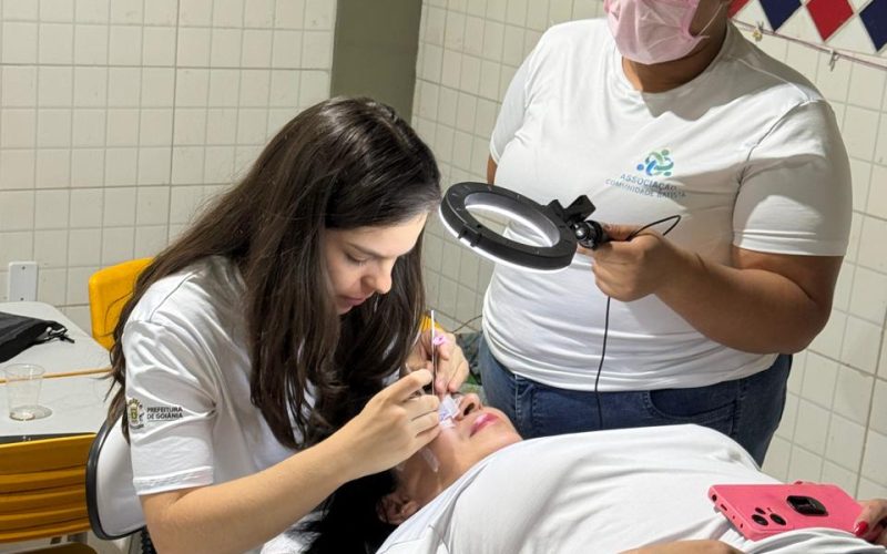 Cursos gratuitos na área da beleza formam novos profissionais e fortalecem setor que movimenta R$ 31,7 bilhões no País
