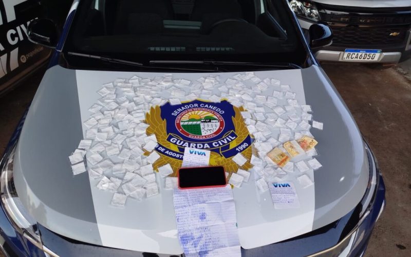 GCM de Senador Canedo prende suspeito de tráfico com 223 papelotes de cocaína no Jardim do Lago