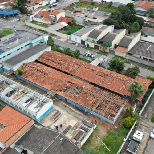 Demolição da Escola Walderico Nery Blamires é iniciada para reconstrução da unidade em Senador Canedo