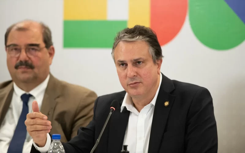 Ministro garante que Enem 2025 não será cancelado e reforça segurança após vazamento de questões