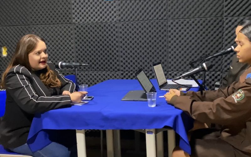 Rádio Ponto de Encontro: Alunos Criam Espaço de Expressão e Comunicação na Escola