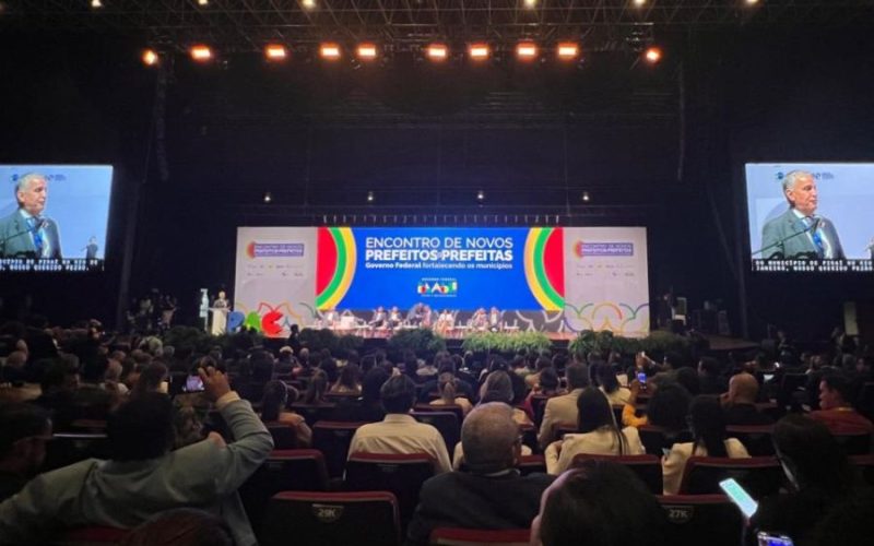 Vice-prefeita Salma Bahia destaca apoio federal e troca de experiências em encontro de prefeitos em Brasília