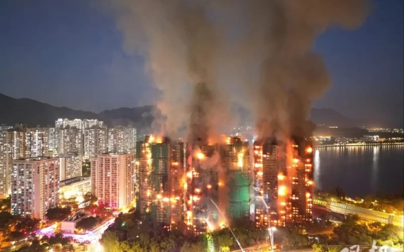 Incêndio em complexo residencial de Hong Kong deixa 151 mortos e mais de 100 desaparecidos
