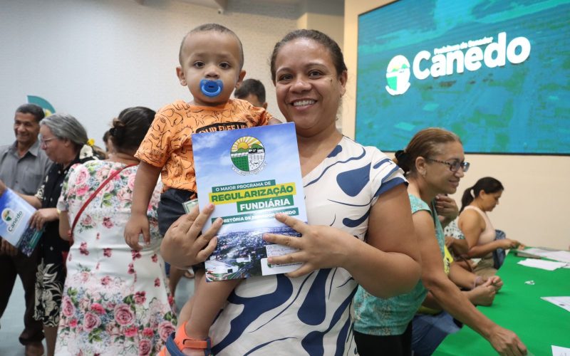 Senador Canedo Avança na Regularização Fundiária com Entrega de 78 Escrituras