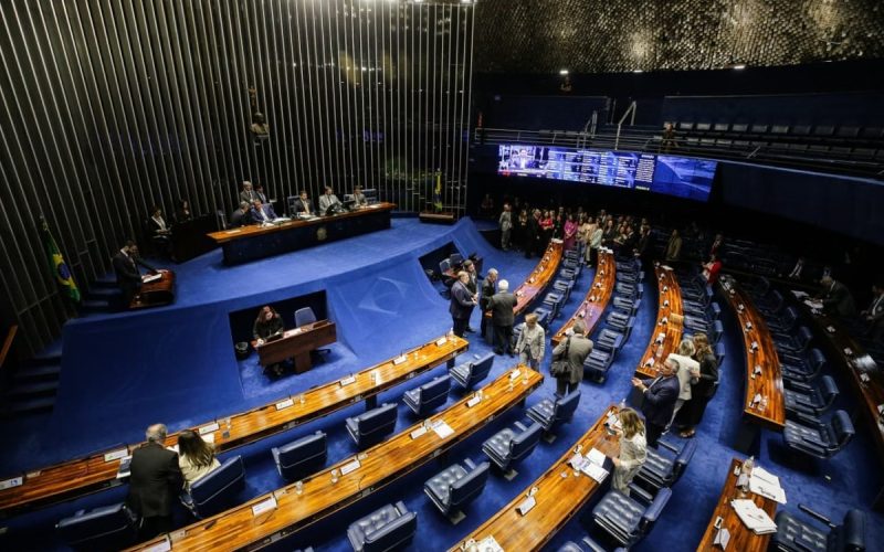 Senado adota sessões híbridas durante julgamento de Bolsonaro no STF
