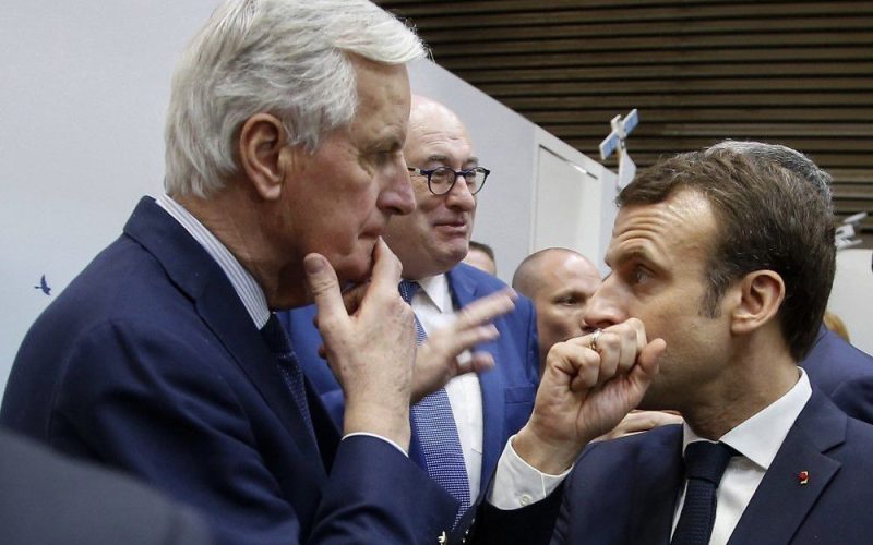 Deputados da França derrubam primeiro-ministro em união inédita entre esquerda e extrema direita