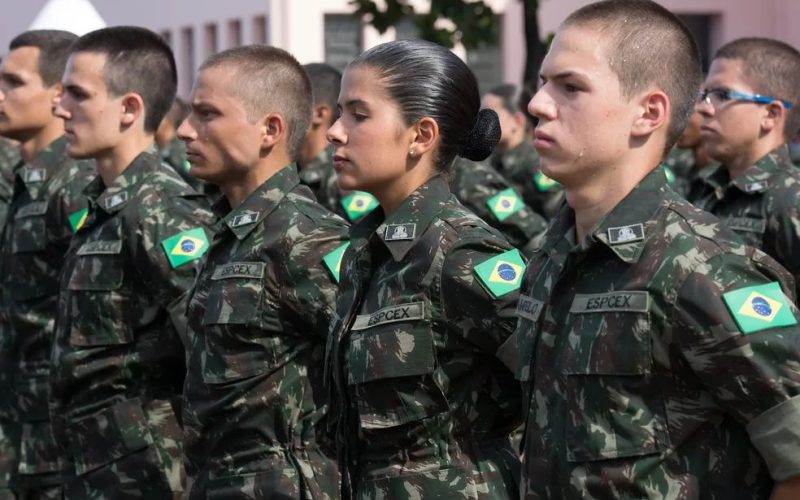 Alistamento militar feminino será aberto para jovens de 18 anos a partir de 2025