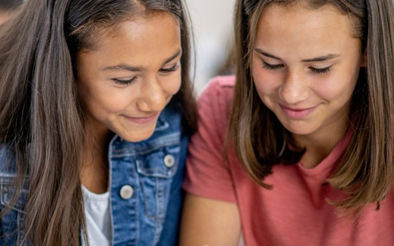 Câmara Aprova Projeto que Restringe Uso de Celulares nas Escolas
