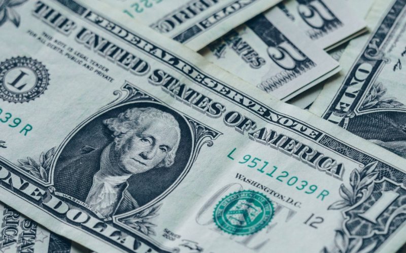 Dólar Alto Eleva Inflação e Reduz Poder de Compra