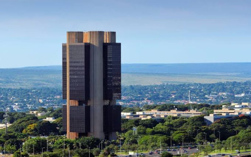Com Dólar em Alta, Banco Central Desembolsa Bilhões para Proteger a Economia