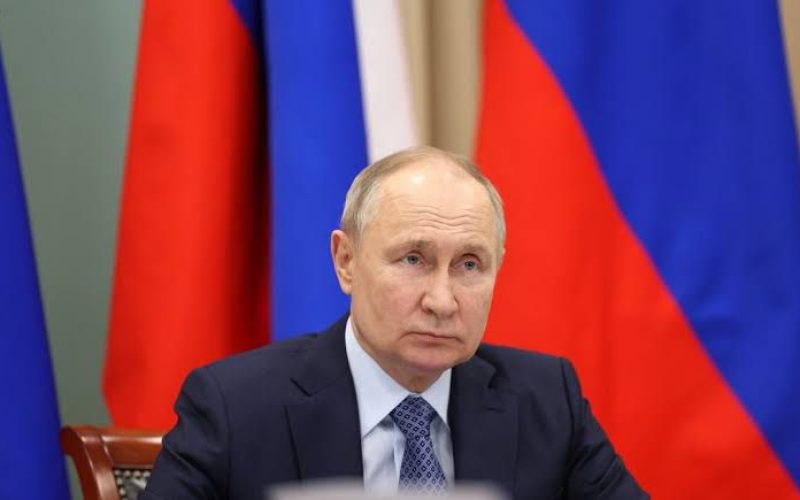Putin Desafia EUA a Testar Novo Míssil Hipersônico Russo em ‘Duelo Tecnológico