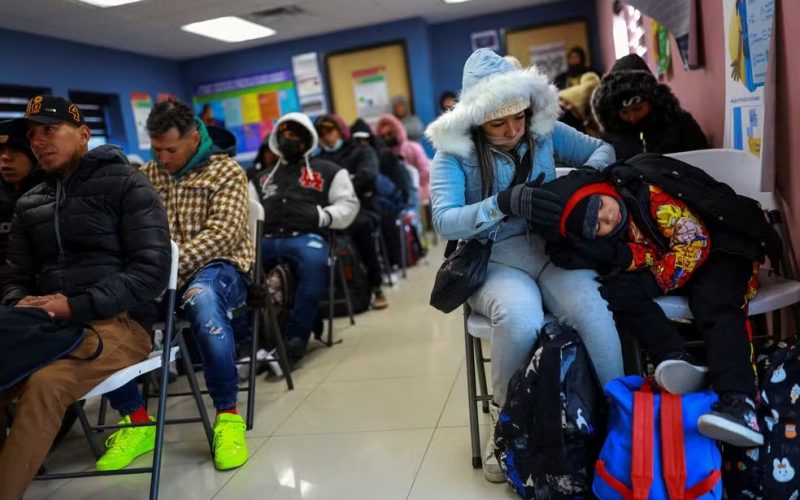 México constrói abrigos em massa para enfrentar crise migratória após medidas de Trump