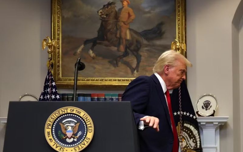 Trump promete paz global, critica Biden e pede aumento de gastos militares no Fórum Econômico Mundial
