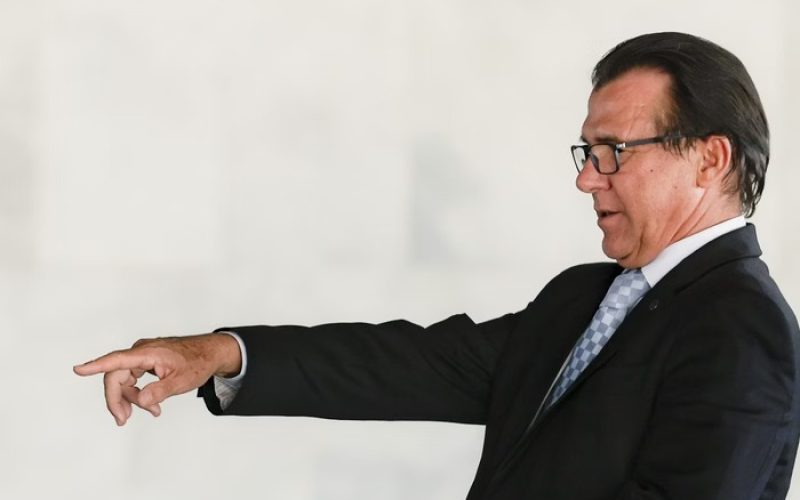 Ministro do Trabalho chama alta de juros do Banco Central de “imbecilidade” e critica mercado