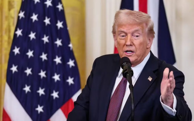 Trump adia novas tarifas sobre importações do México até abril, elogia cooperação na fronteira
