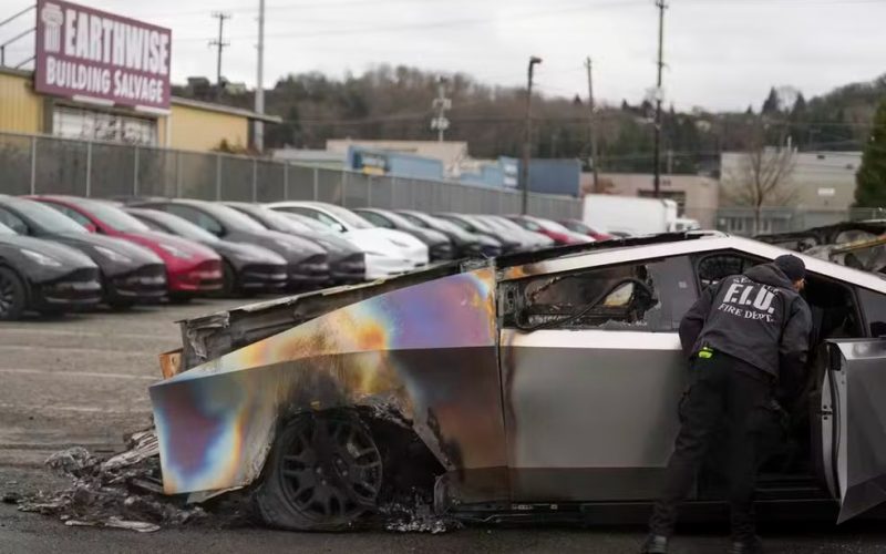 Homem que atacou Tesla e sede republicana pode pegar 40 anos de prisão
