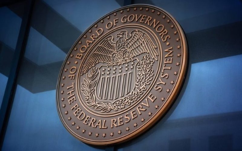 Fed mantém juros nos EUA apesar da pressão de Trump por cortes