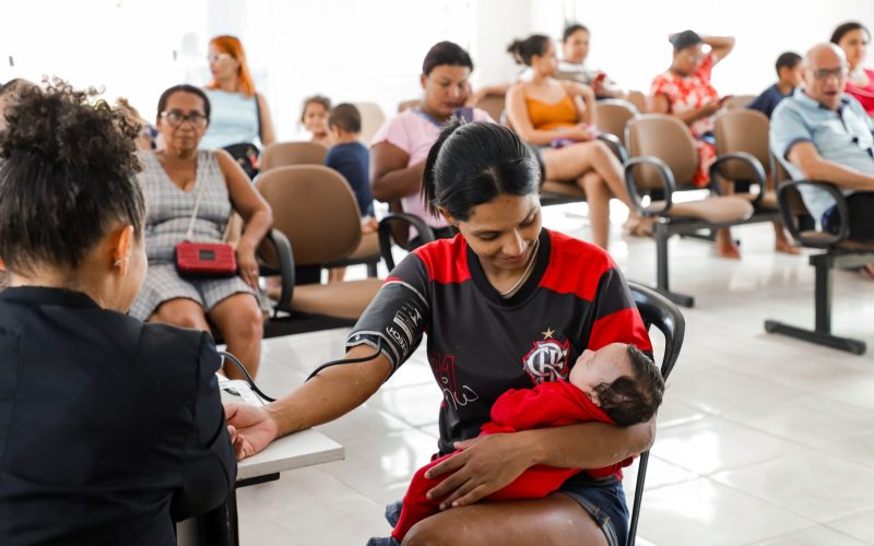 Moradores do Residencial Morumbi recebem serviços de saúde e assistência social com programa comunitário da Prefeitura