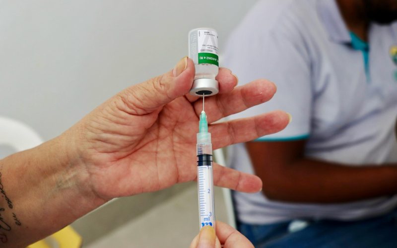 Prefeitura de Senador Canedo leva vacinação contra gripe às escolas para proteger crianças e profissionais da educação