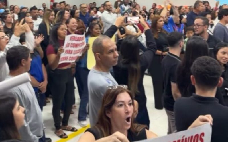 Manifestação em Caldas Novas protesta contra nova lei que proíbe cobrança de taxas de condomínio de turistas