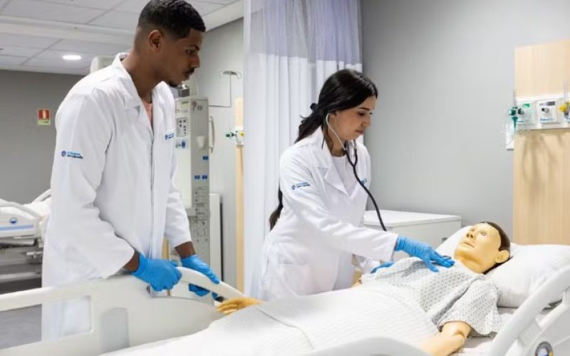Governo lança Enamed, nova prova obrigatória para formandos de Medicina com foco no SUS