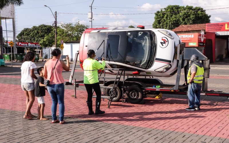 Simulador de capotamento conscientiza sobre segurança no trânsito em Senador Canedo