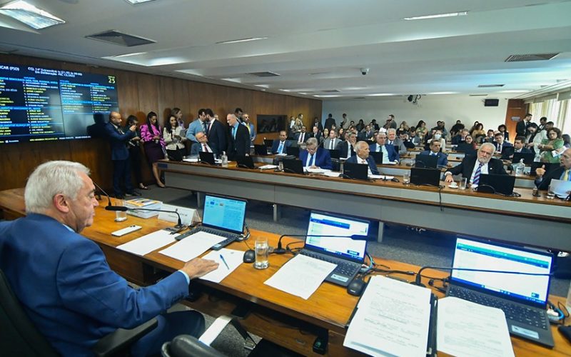 Senado dá passo histórico: fim da reeleição aprovado na CCJ