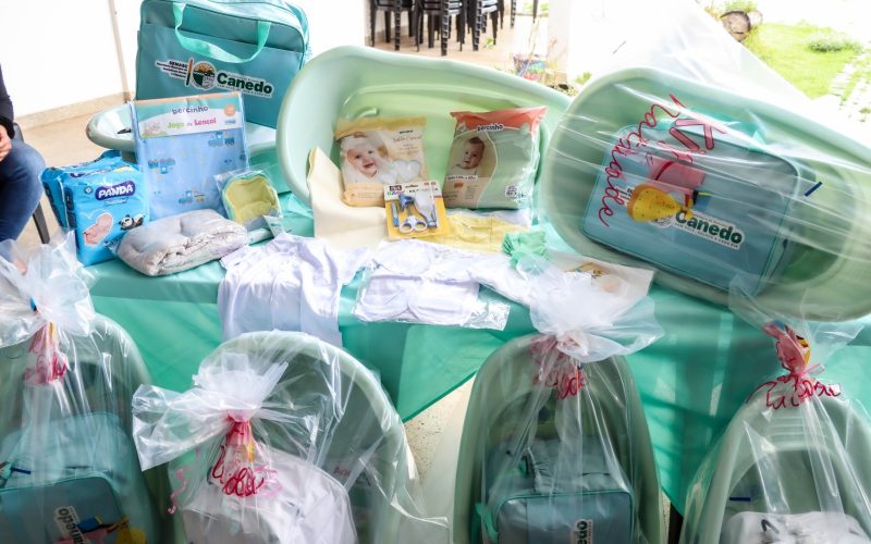 SEMACS entrega 43 kits natalidade a gestantes e puérperas assistidas pelo município