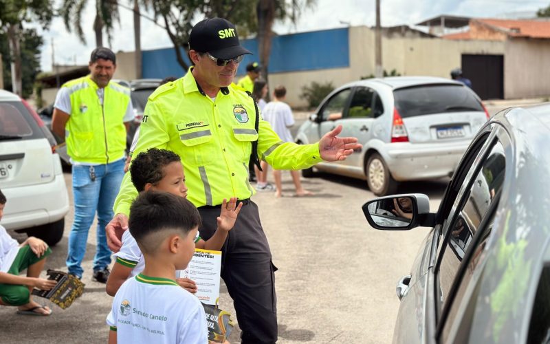 SMT realiza blitz educativa e reforça a importância da educação para o trânsito desde a infância