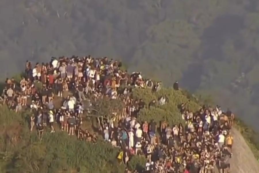Turistas ficam presos no Morro Dois Irmãos durante tiroteio no Vidigal